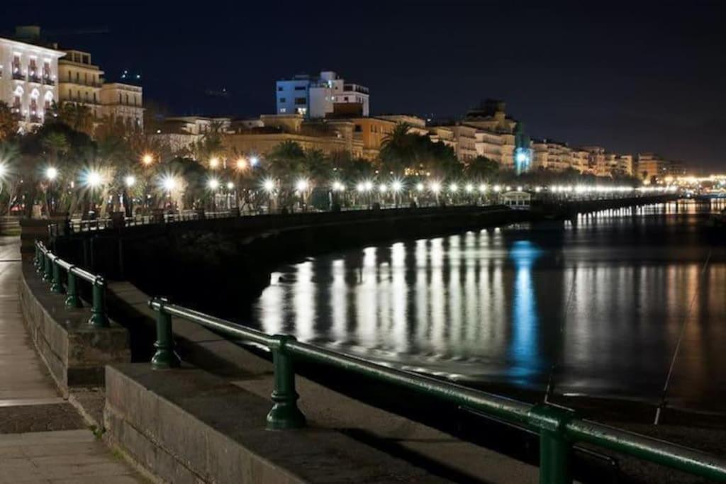Nizza Apartment In Centro Salerno Exteriör bild